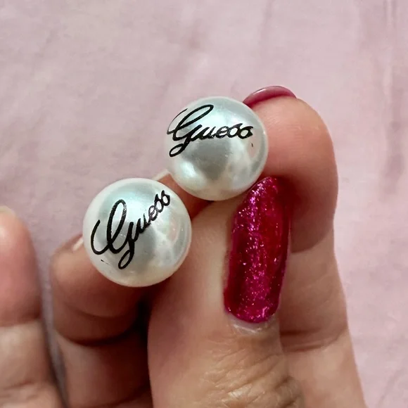 Vintage Guess Pearl earings - Picture 7 of 7